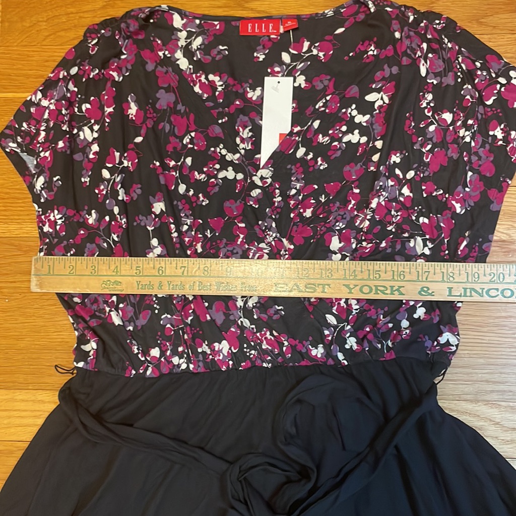 Elle Nwt Womens Xl Cap Sleeve V-Neck Dress With Belt Floral Top Black Skirt — image 7 of 8